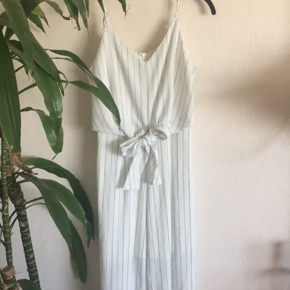 4/$25 Light beachy jumpsuit - Picture 3 of 7
